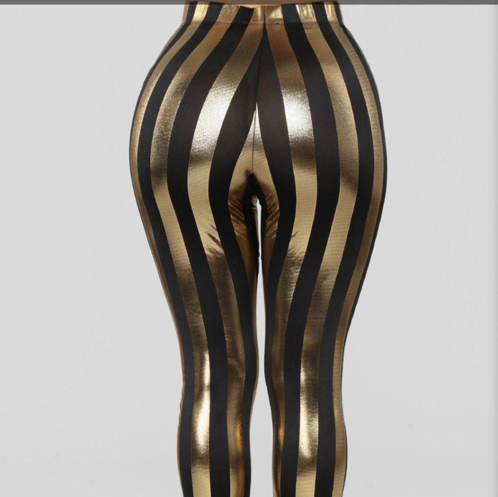 Black and gold legging tights